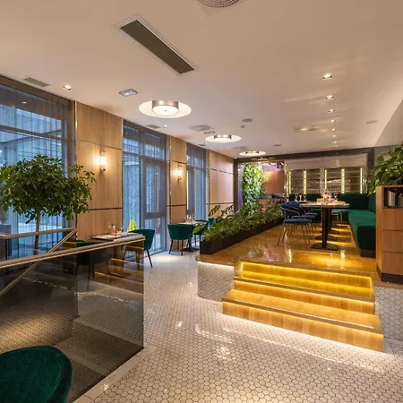 Hotel Silver Crown & Residence, Palace Quarter 4*