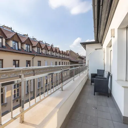 Silver Crown & Residence, Palace Quarter 호텔 부다페스트