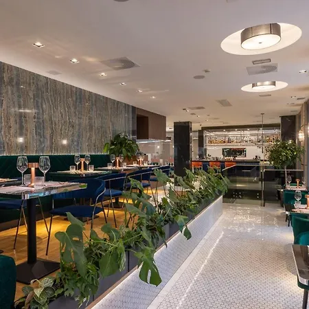 Silver Crown & Residence, Palace Quarter 4* 부다페스트