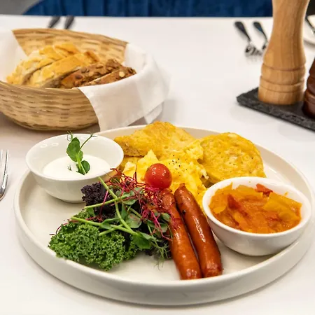 Silver Crown & Residence, Palace Quarter Boedapest