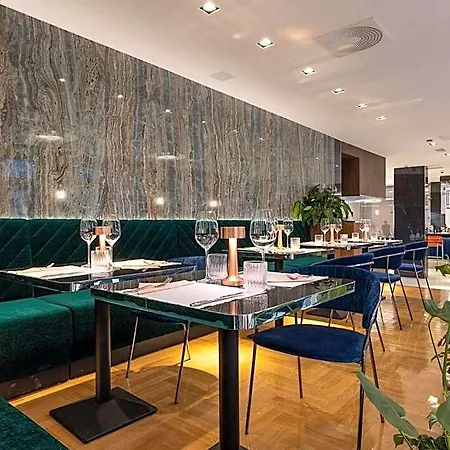 Silver Crown & Residence, Palace Quarter 4* Budapest