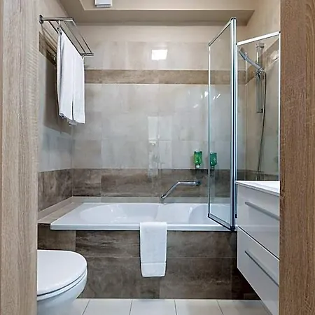 Silver Crown & Residence, Palace Quarter 3* Budapest