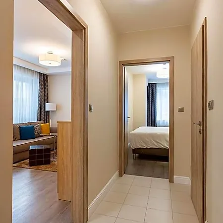 Silver Crown & Residence, Palace Quarter Hotell