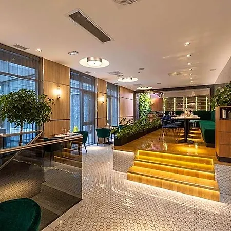 Silver Crown & Residence, Palace Quarter Hotel 4*