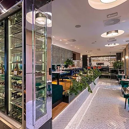 Silver Crown & Residence, Palace Quarter 3* Budapest