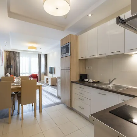 Silver Crown & Residence, Palace Quarter מלון 3*