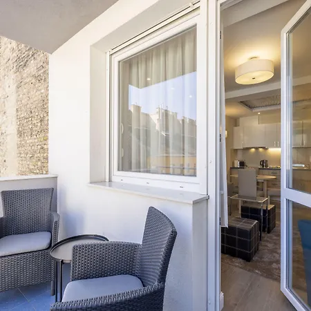 Silver Crown & Residence, Palace Quarter 4* בודפשט