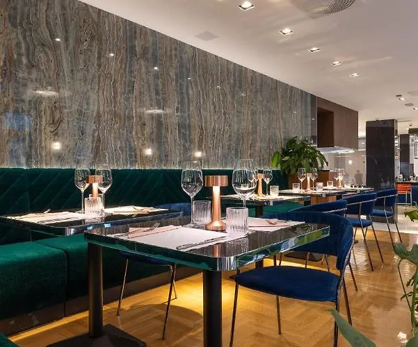 מלון Silver Crown & Residence, Palace Quarter 4*