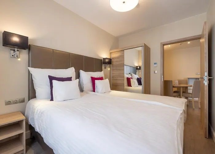Silver Crown & Residence, Palace Quarter 4* בודפשט