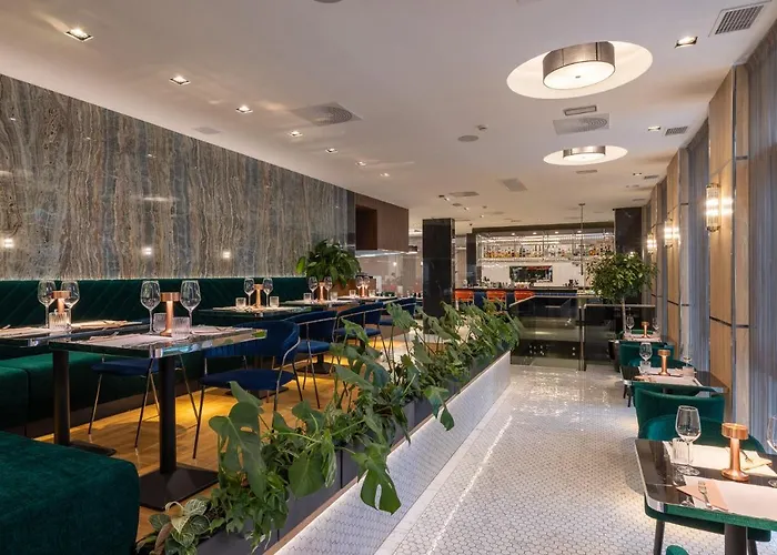 Silver Crown & Residence, Palace Quarter 4* בודפשט
